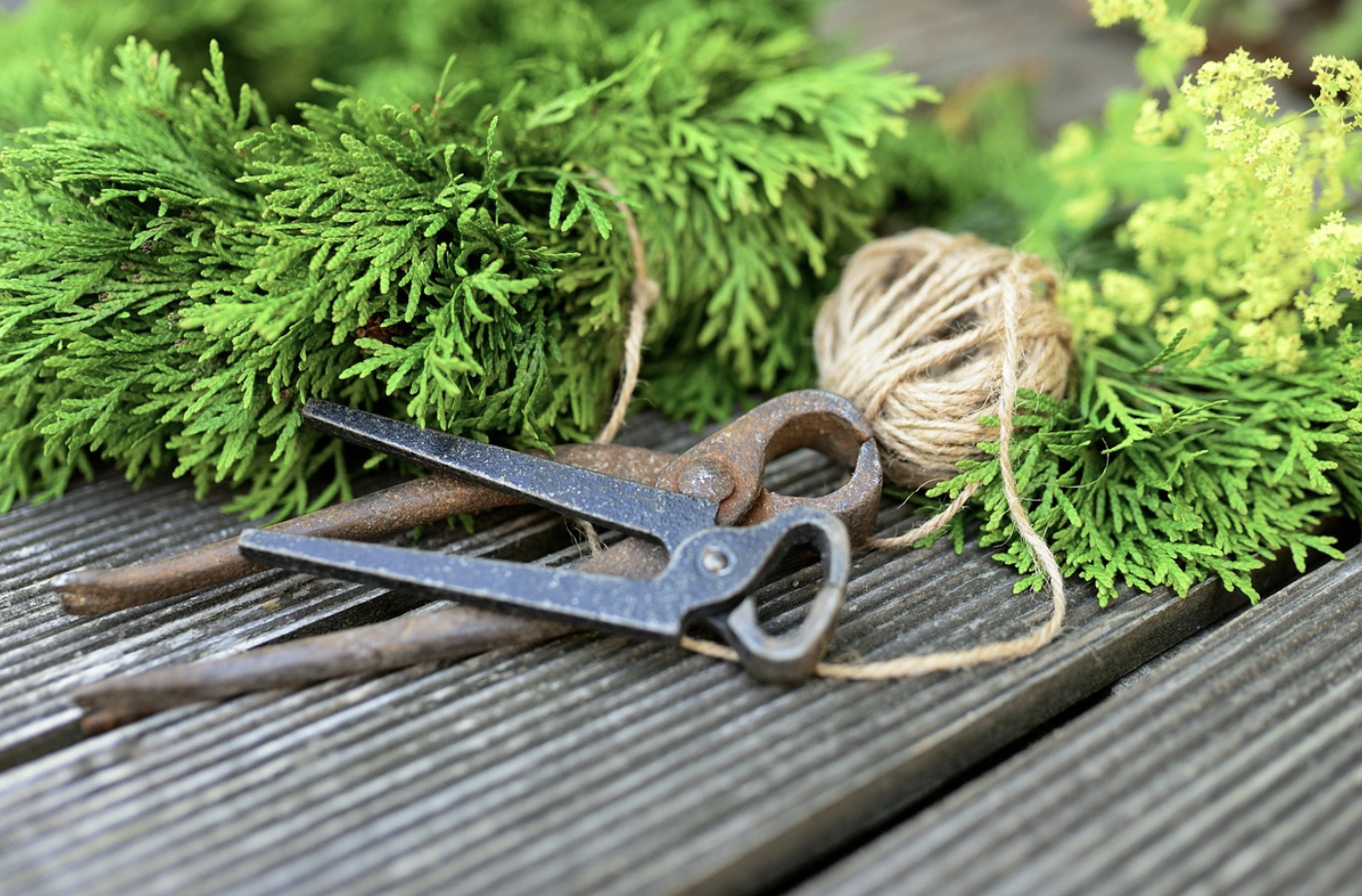 Как оформить цветочную композицию своими руками